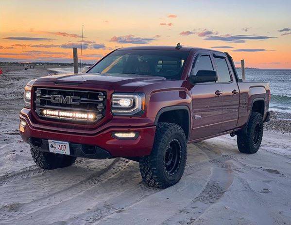 GMC Sierra 1500 with MotoFab Lifts 2.5" leveling lift kit (Part Number - CH-2.5) 