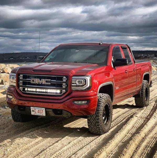 GMC 1500 Sierra with MotoFab Lifts 2.5" leveling lift kit 