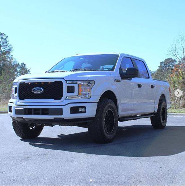 2018 Ford F150 with Motofab Lifts 2.5" leveling lift kit (Part Number - F152.5m)