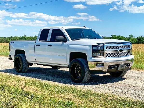 Chevy Silverado 1500 with MotoFab Lifts 2.5" Front leveling lift kit (Part Number CH-2.5)